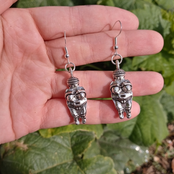 Venus of willendorf earrings - Picture 2 of 8